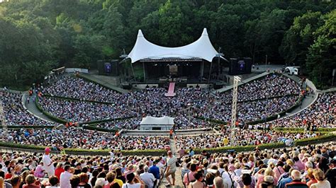 Ein Abend mit Elton:  Schlager-Superstar begeistert die Berliner Waldbühne