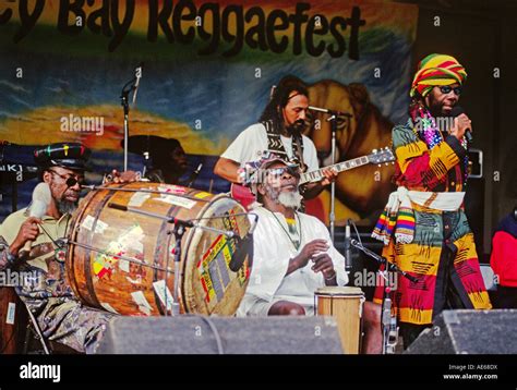  Das Golden Sounds Festival: Ein musikalisches Feuerwerk mit dem legendären Reggae-Star Ras Michael!