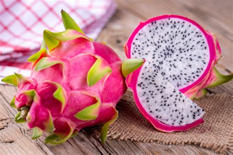 When to Harvest Dragon Fruit: A Symphony of Time and Taste